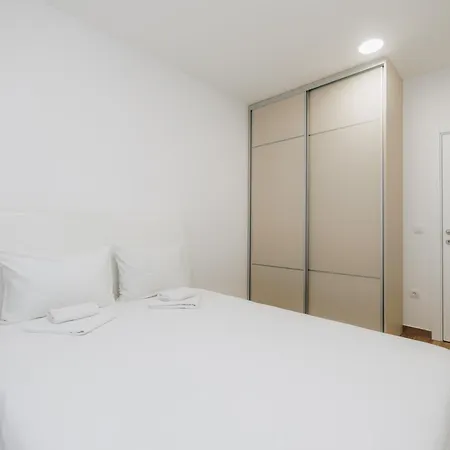 Lust Premium Iv Center Park * Kragujevac