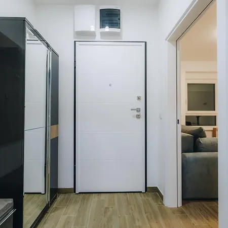 Lust Premium Iv Center Park * Kragujevac