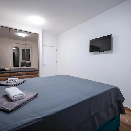 Lust Premium Iv Center Park *