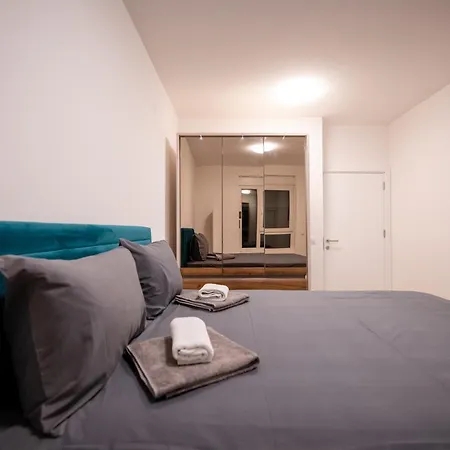 Lust Premium Iv Center Park *