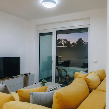 Lust Premium Iv Center Park 아파트 크라구예바츠