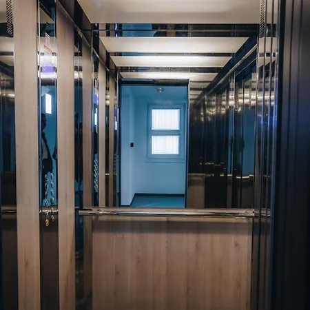 아파트 Lust Premium Iv Center Park 크라구예바츠