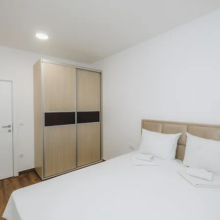 아파트 Lust Premium Iv Center Park 크라구예바츠
