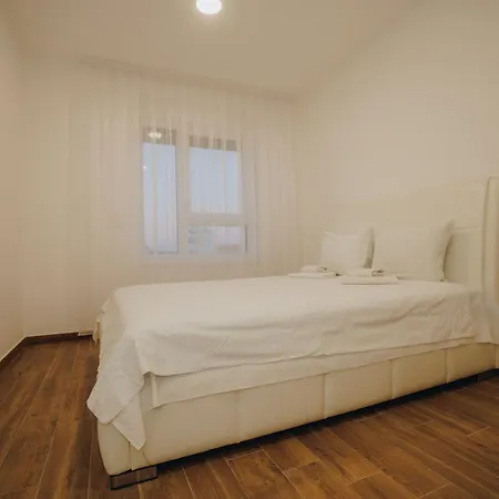 Lust Premium Iv Center Park 크라구예바츠