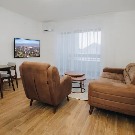 Lust Premium Iv Center Park 아파트 크라구예바츠