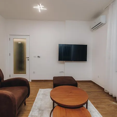 Lust Premium Iv Center Park *